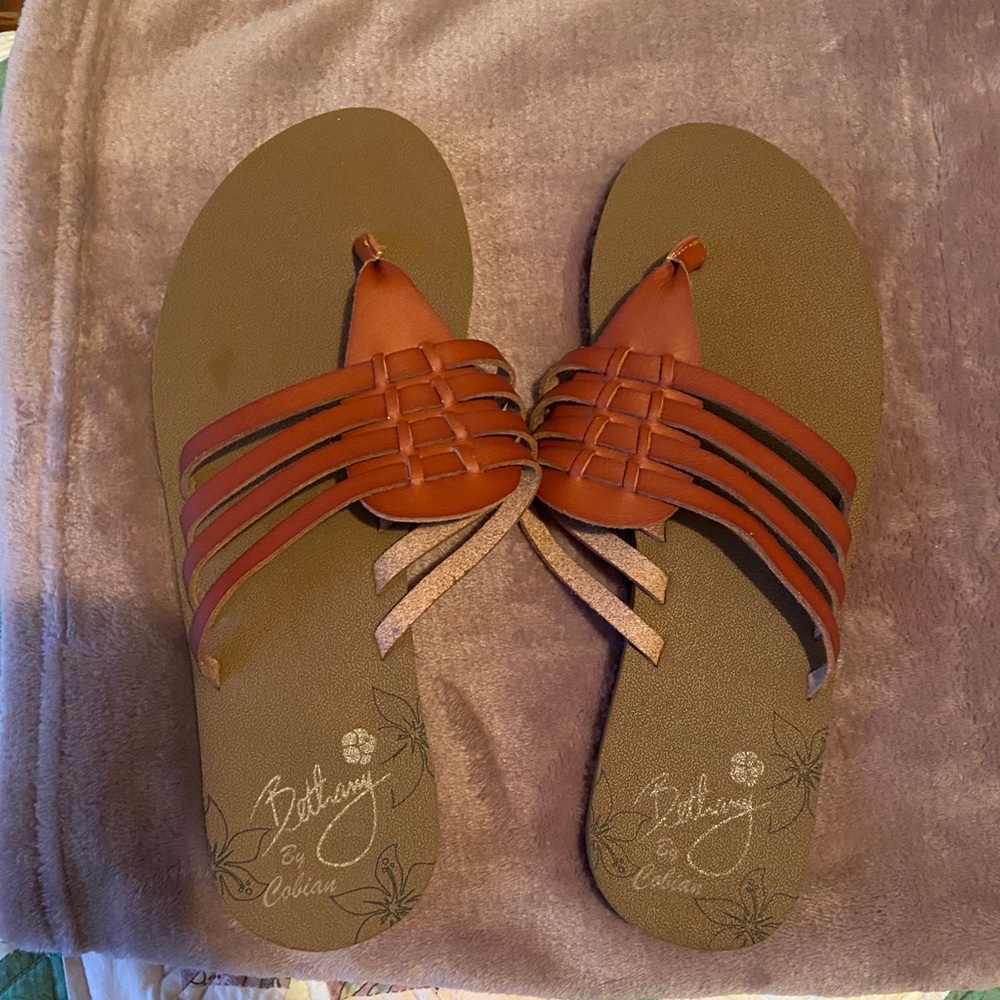Bethany By Cobian Aloha Toe-Post sandal sz 10 NWT